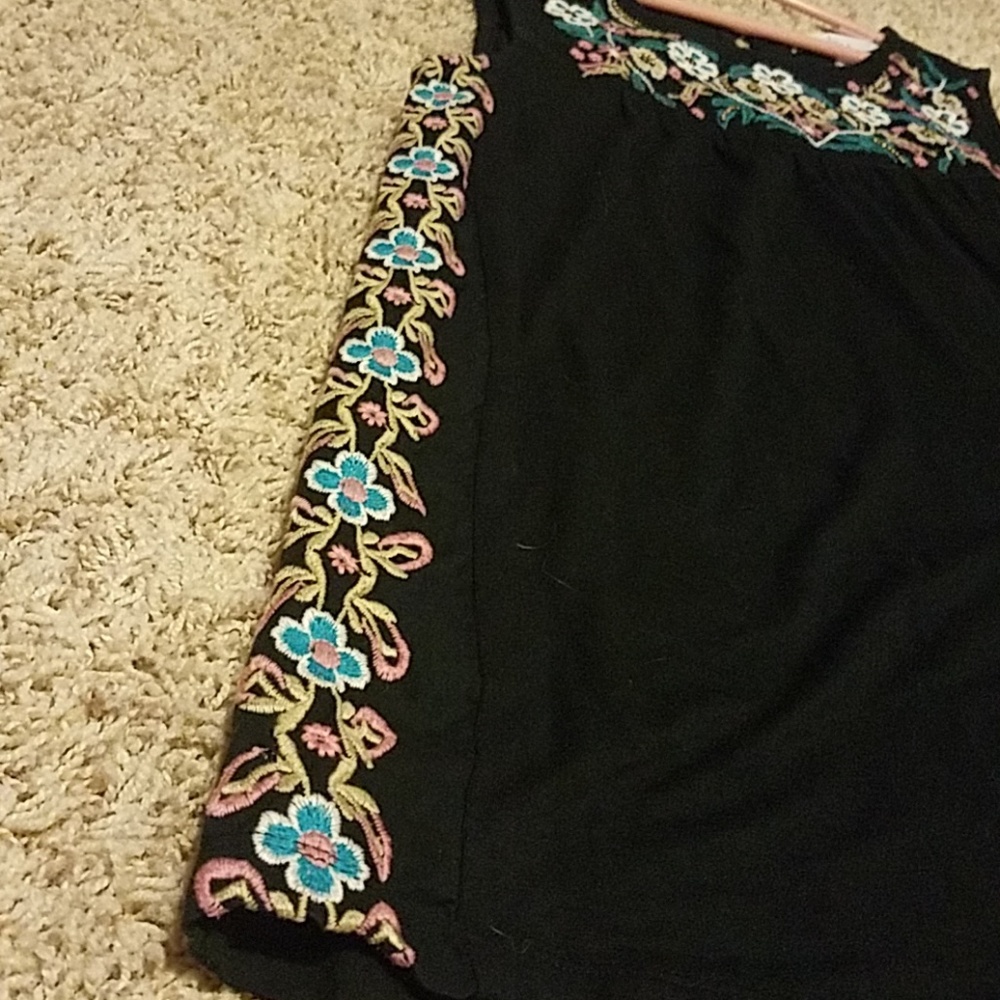 Embroidered Tank Top - Picture 3 of 5